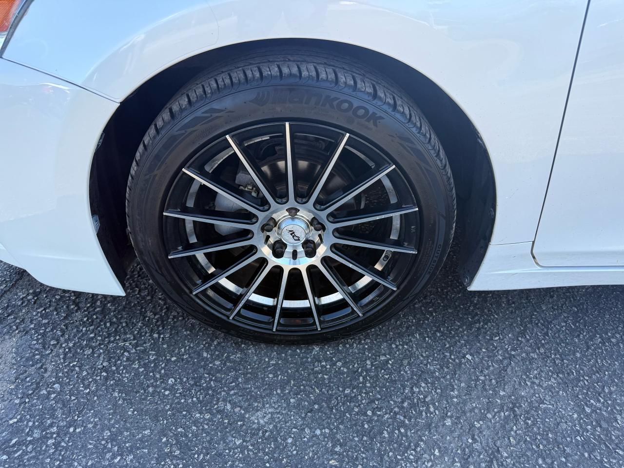 2015 Lexus CT 200h FWD 4dr Hybrid Photo30