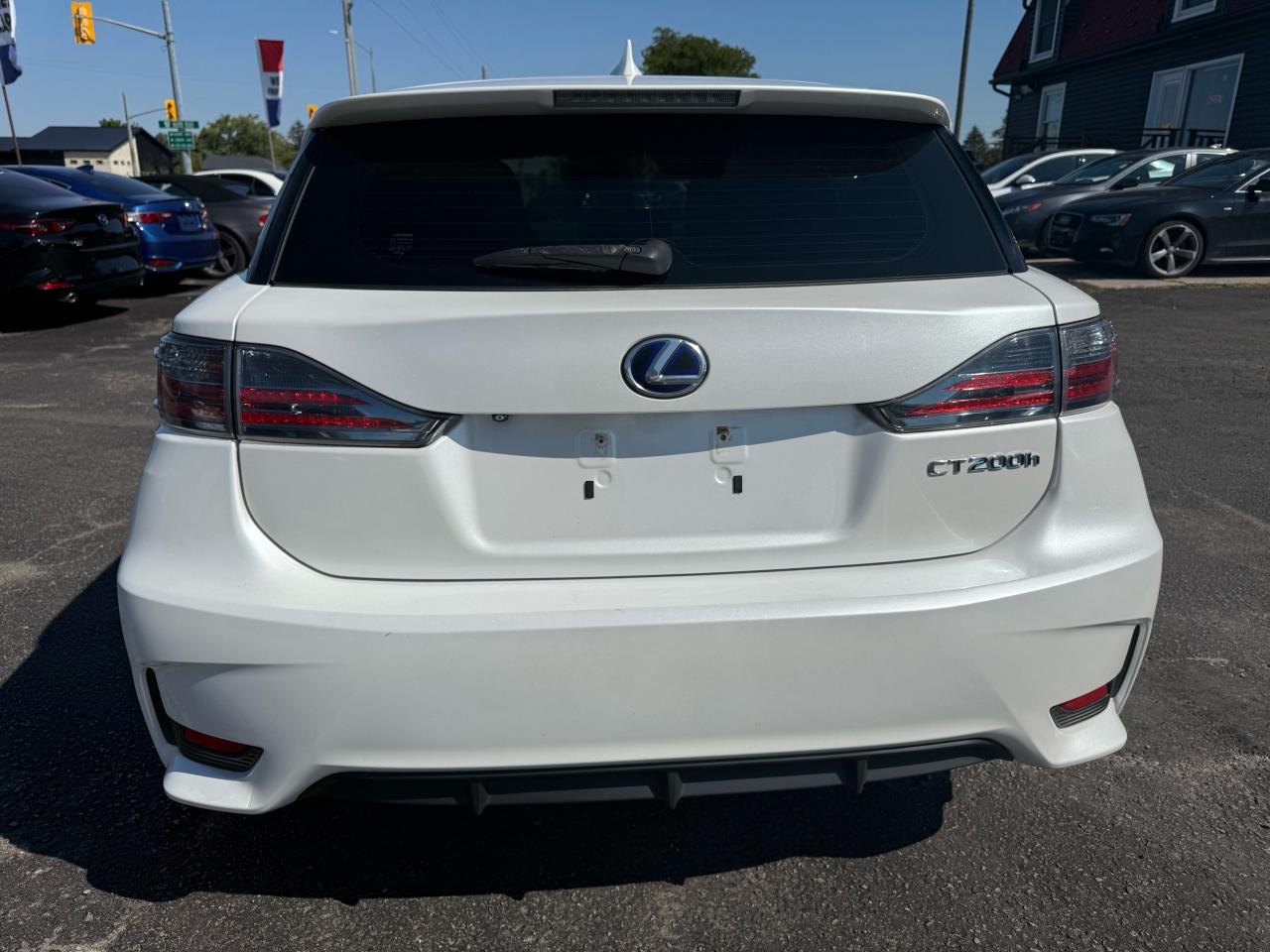 2015 Lexus CT 200h FWD 4dr Hybrid Photo25