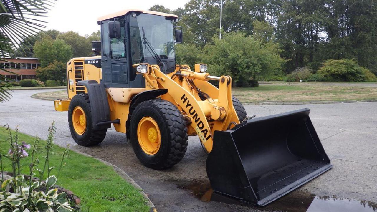 Used 2015 Hyundai HL 730-9A Front End Loader Diesel for sale in Burnaby, BC