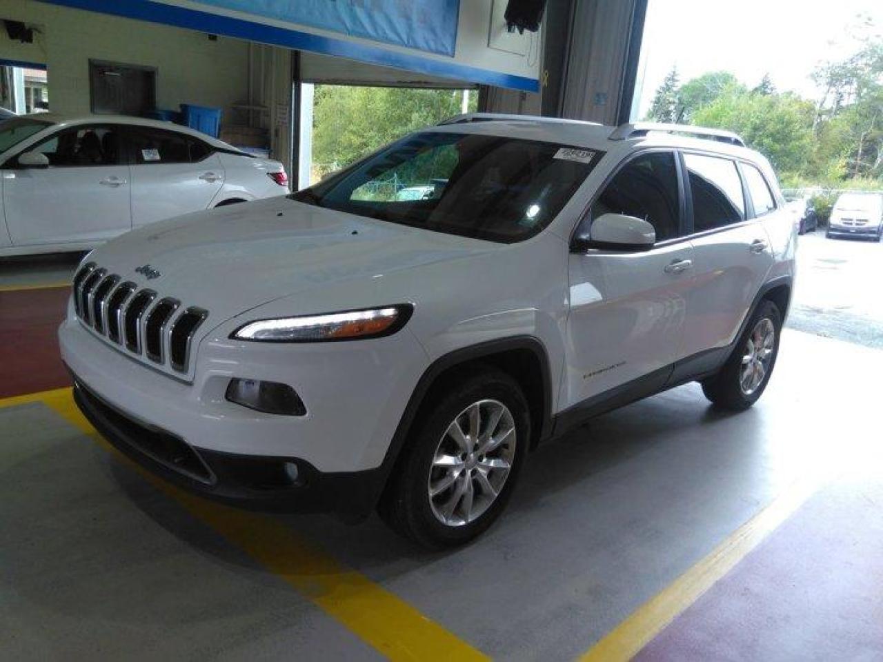 Used 2015 Jeep Cherokee Limited V6 4WD, Leather, Tow Pkg, Nav, Blind Spot Alert, Heated Steering + Seats, Bluetooth & More! for sale in Guelph, ON