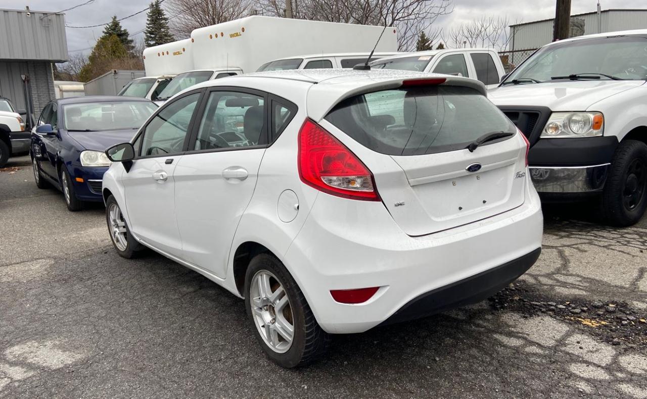 2013 Ford Fiesta SE Photo3