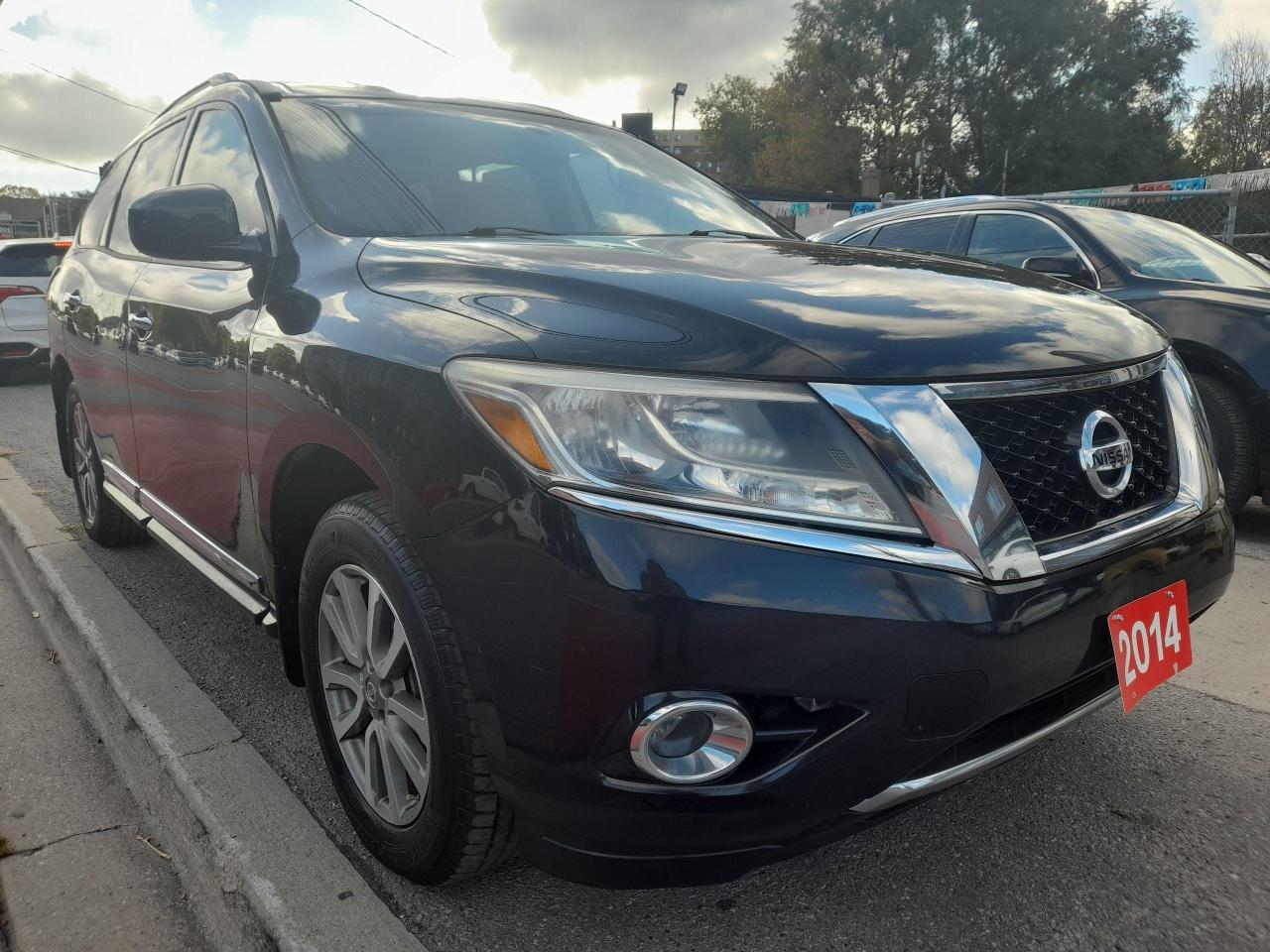 Used 2014 Nissan Pathfinder SL-4WD-7 SEATS-LEATHER-BK UP CAM-BLUETOOTH-ALLOYS for sale in Scarborough, ON