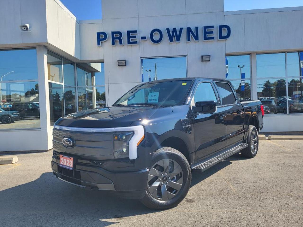 Used 2023 Ford F-150 Lightning LARIAT cabine SuperCrew 4RM caisse de 5,5 pi for sale in Niagara Falls, ON