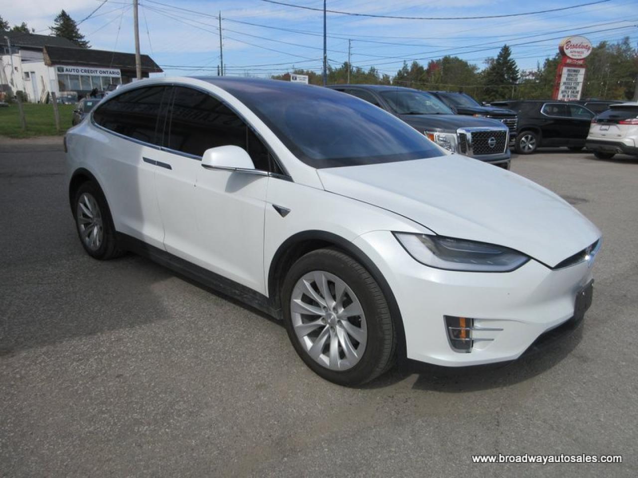 2020 Tesla Model X LOADED LONG-RANGE-EDITION 5 PASSENGER 398-kW-ELECTRIC DUAL MOTOR.. NAVIGATION.. LEATHER.. HEATED SEATS & WHEEL.. POWER TAILGATE.. Photo4