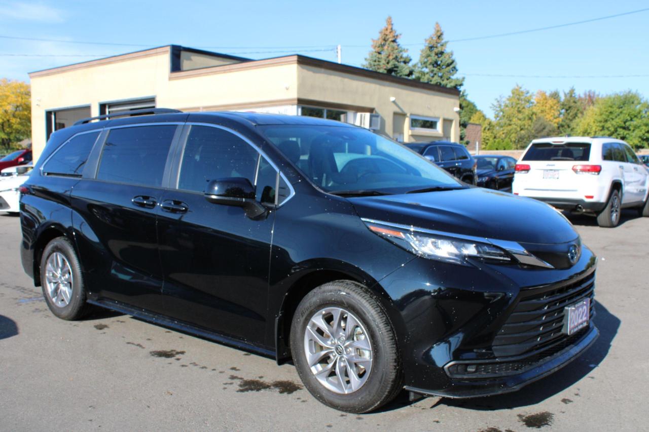 Used 2022 Toyota Sienna LE 8-Passenger FWD for sale in Brampton, ON