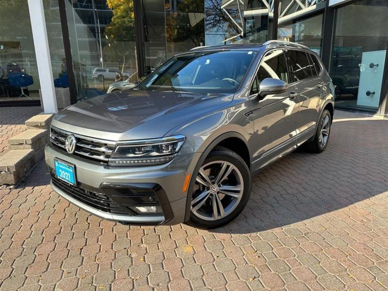Used 2021 Volkswagen Tiguan Highline 2.0T 8sp at w/Tip 4M for sale in Scarborough, ON