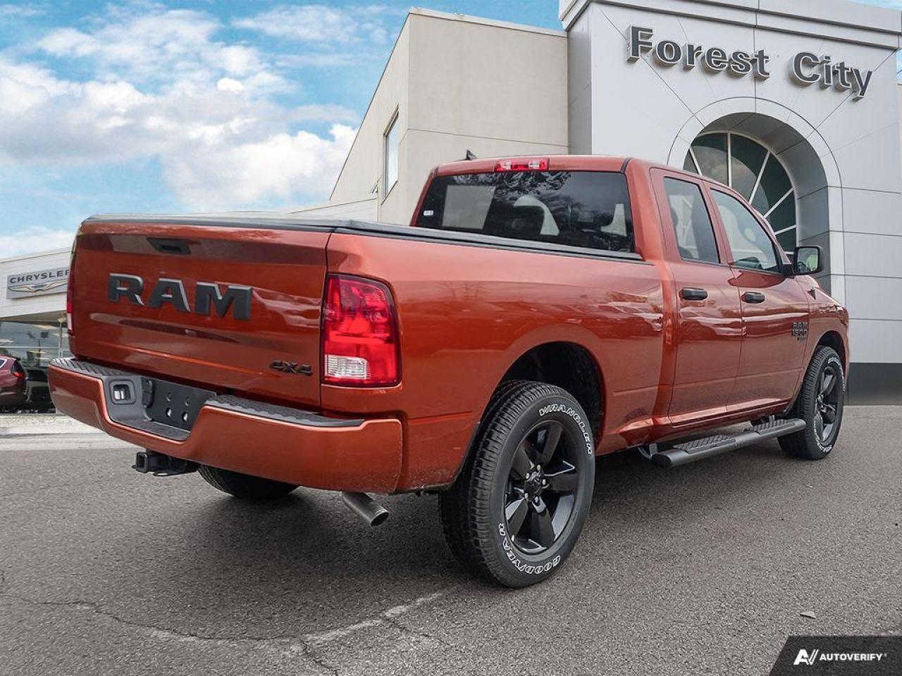 2023 RAM 1500 Classic TRADESMAN Photo4