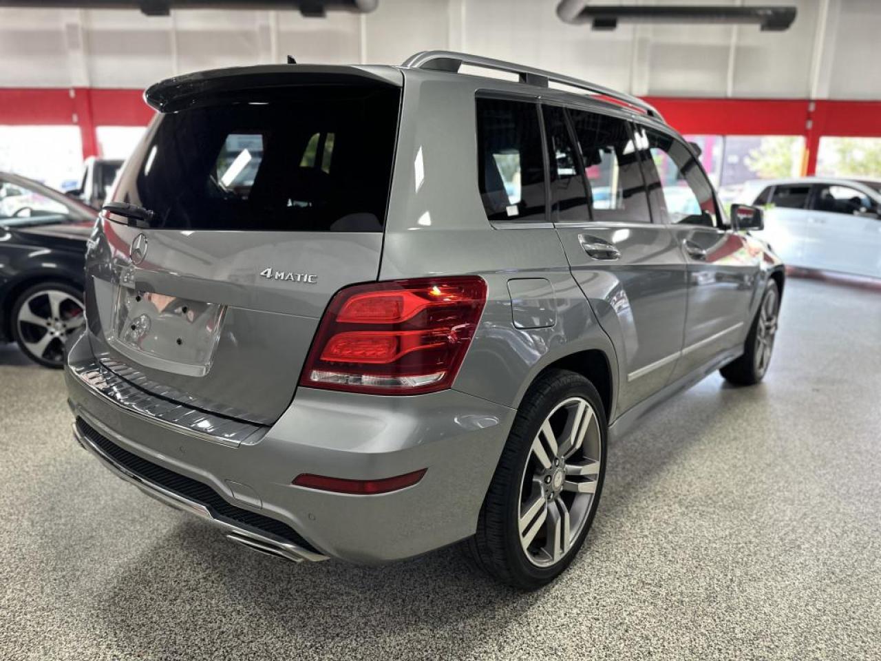 2013 Mercedes-Benz GLK350 4matic PANO ROOF/NAVIGATION/REAR CAMERA/CLEAN CARFAX! Photo3