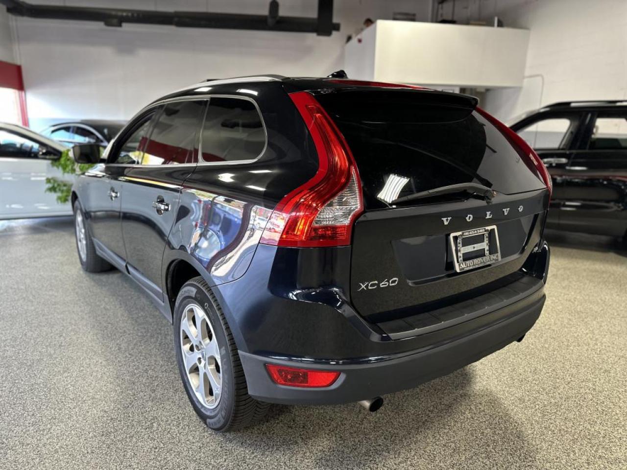 2013 Volvo XC60 AWD 3.2/SERVICE RECORDS/PANO ROOF/COMFORT ACCESS/XENON LIGHT Photo4