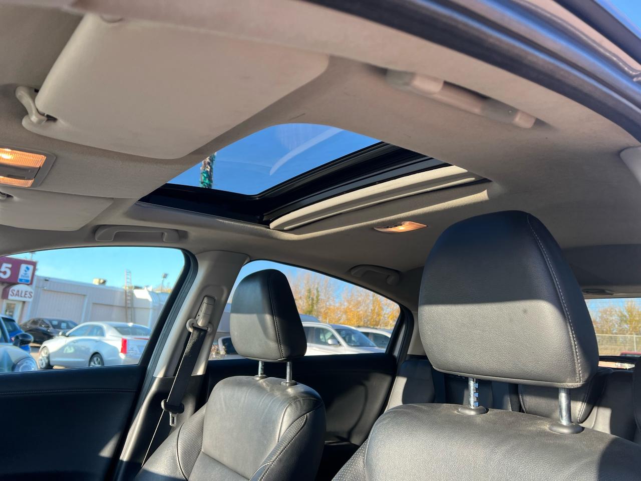 2018 Honda HR-V EX-L Navi AWD, Leather, Sun Roof, Lane Assist + - Photo #17