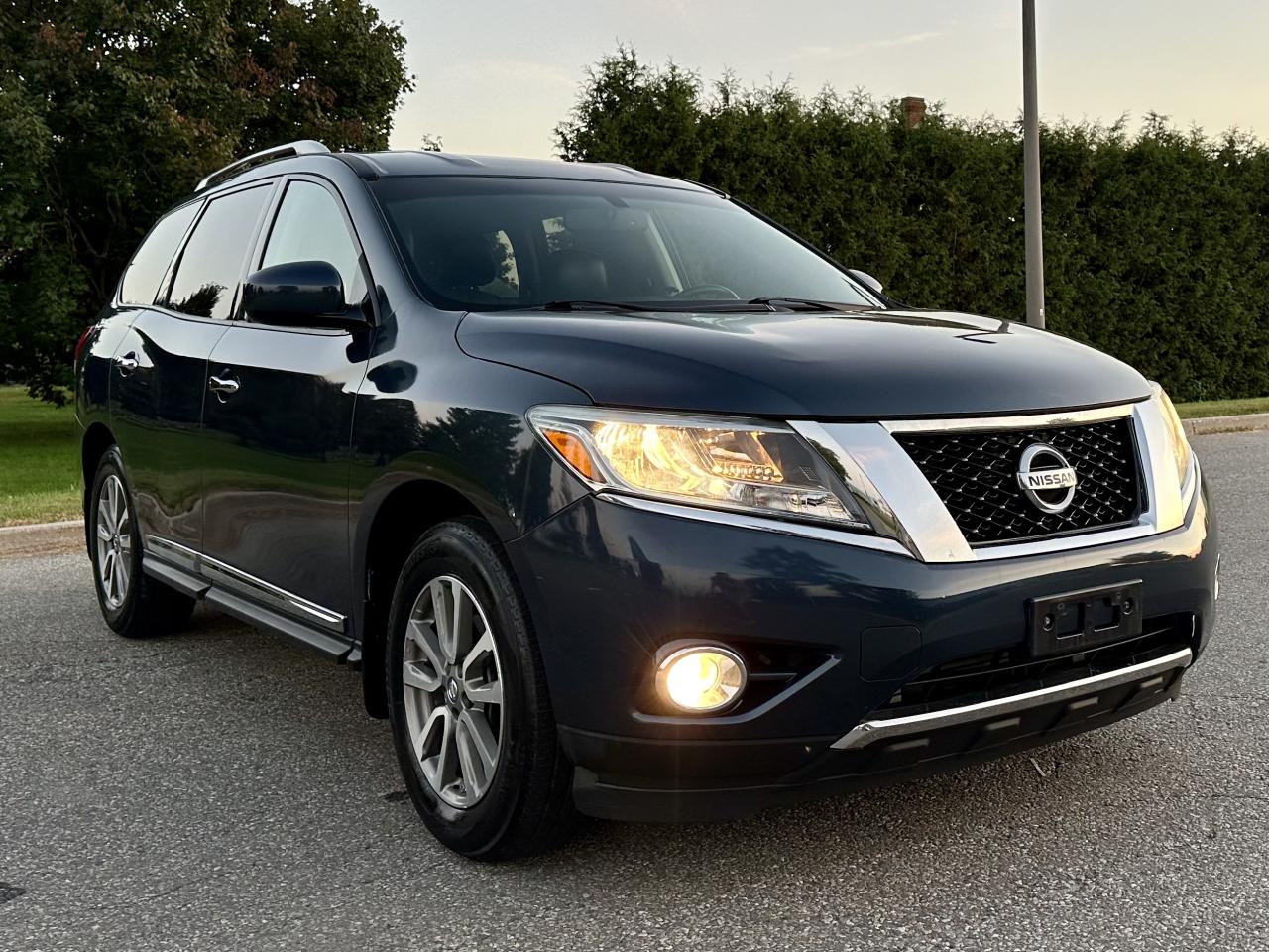 2014 Nissan Pathfinder 7 Seats - Safety Certified - Photo #2