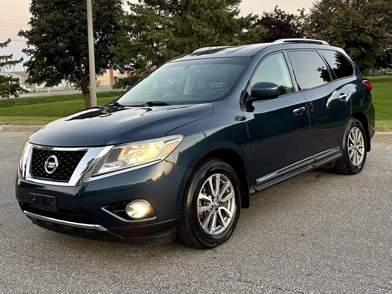 2014 Nissan Pathfinder 7 Seats - Safety Certified Photo2