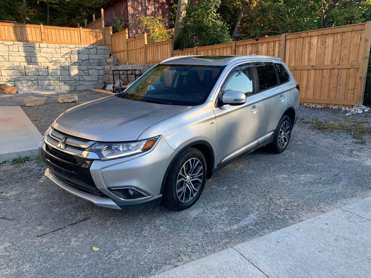2018 Mitsubishi Outlander SE AWC 7 PASSENGER WITH SUNROOF