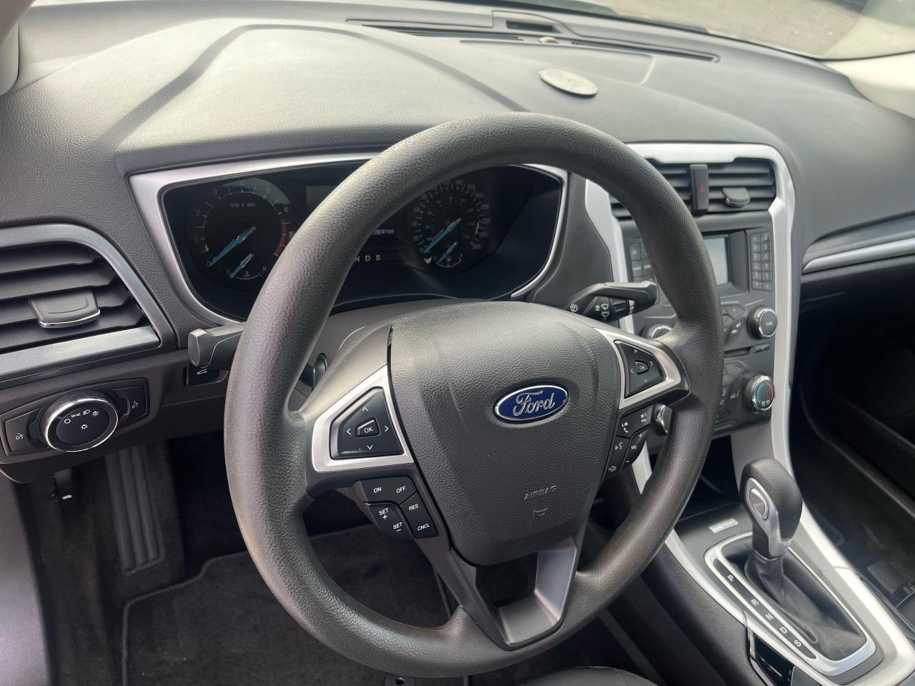 2014 Ford Fusion SE - Photo #9