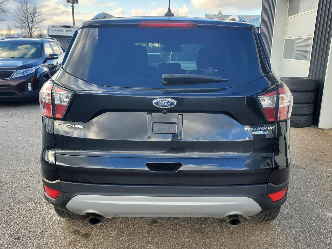 2018 Ford Escape TITANIUM 4WD ** NEW TIRES ** CERTIFIED ** - Photo #3