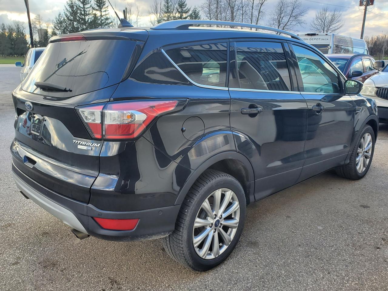 2018 Ford Escape TITANIUM 4WD ** NEW TIRES ** CERTIFIED ** - Photo #4