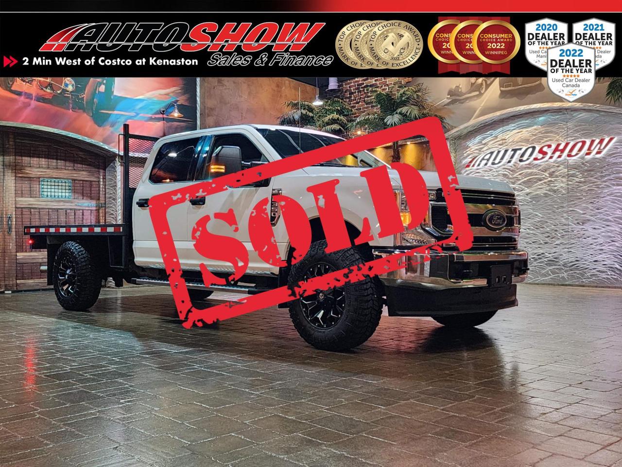 Used 2022 Ford F-350 Super Duty XLT *Flat Deck 4x4, Crew Cab, Tow Pkg, CARPLAY!!* for sale in Winnipeg, MB