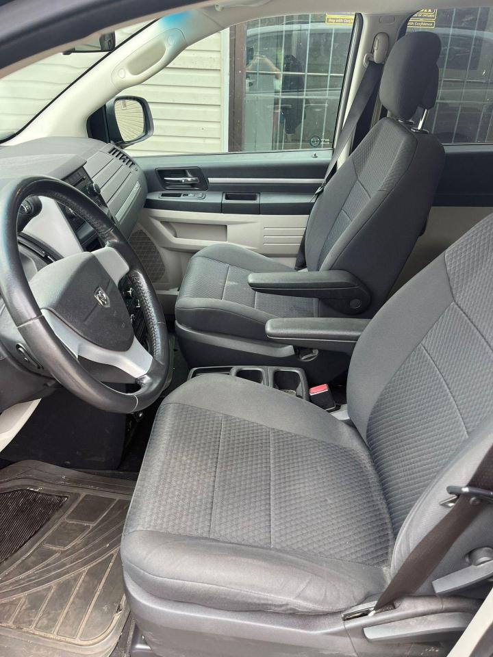 2010 Dodge Grand Caravan SE (Certified) - Photo #6