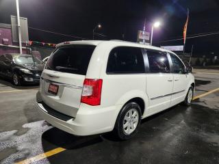 2011 Chrysler Town & Country  - Photo #5