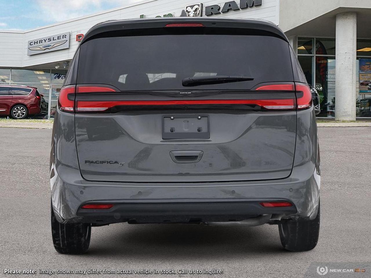 2023 Chrysler Pacifica Touring-L Photo4