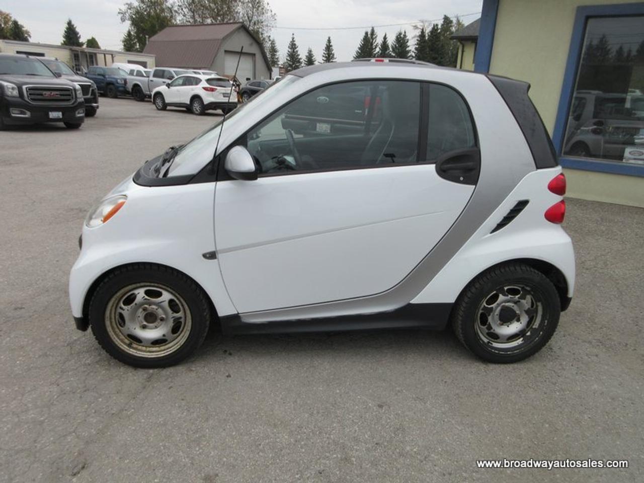 2013 Smart fortwo FUEL EFFICIENT PURE-EDITION 2 PASSENGER 1.0L - DOHC.. LEATHER.. JVC STEREO.. BACK-UP CAMERA.. BLUETOOTH.. KEYLESS ENTRY.. Photo