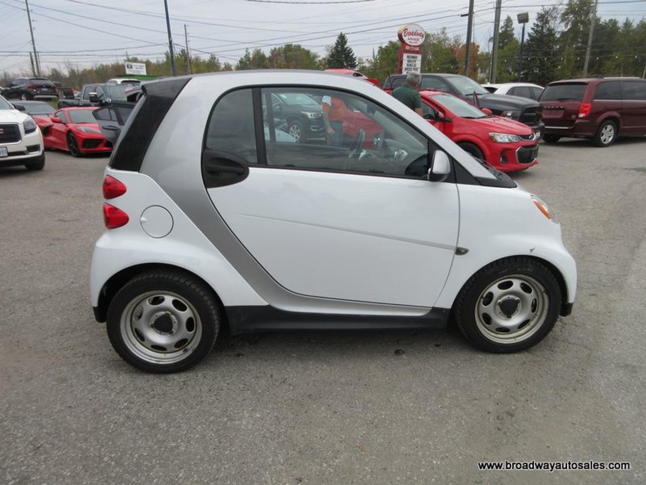 2013 Smart fortwo FUEL EFFICIENT PURE-EDITION 2 PASSENGER 1.0L - DOHC.. LEATHER.. JVC STEREO.. BACK-UP CAMERA.. BLUETOOTH.. KEYLESS ENTRY.. Photo