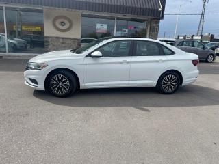 2019 Volkswagen Jetta HIGHLINE MANUAL NO ACCIDENT LEATHER LOADED 4DR - Photo #2