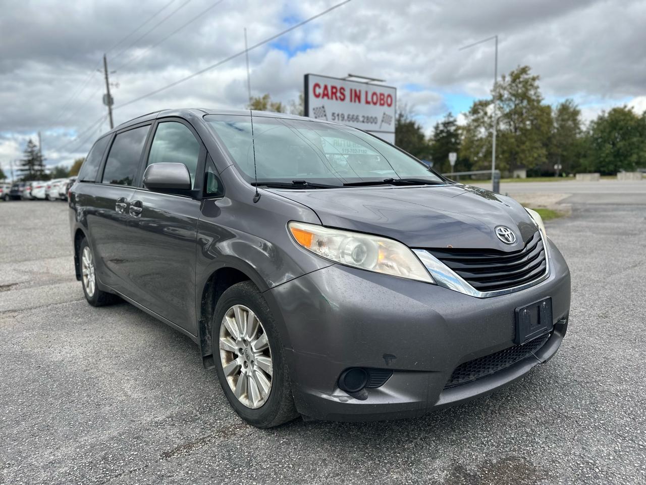 2012 Toyota Sienna LE Photo18