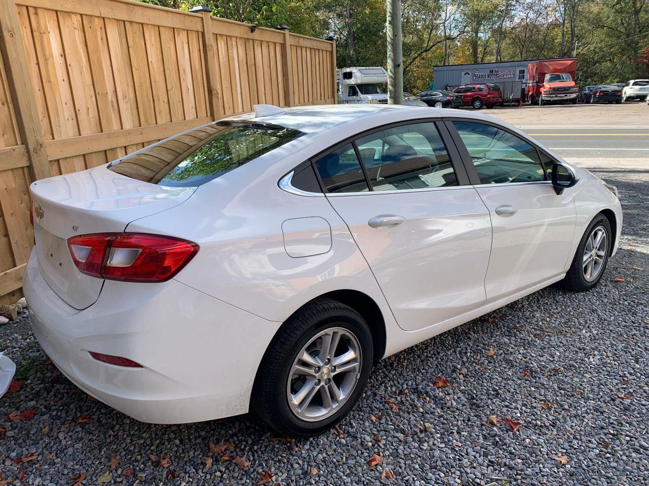 2018 Chevrolet Cruze 4dr Sdn 1.4L LT w/1SD - Photo #4