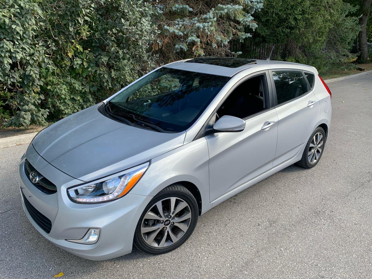 2016 Hyundai Accent GLS-AUTO/MOONROOF-1 LOCAL OWNER! NO INSUR. CLAIMS! Photo2