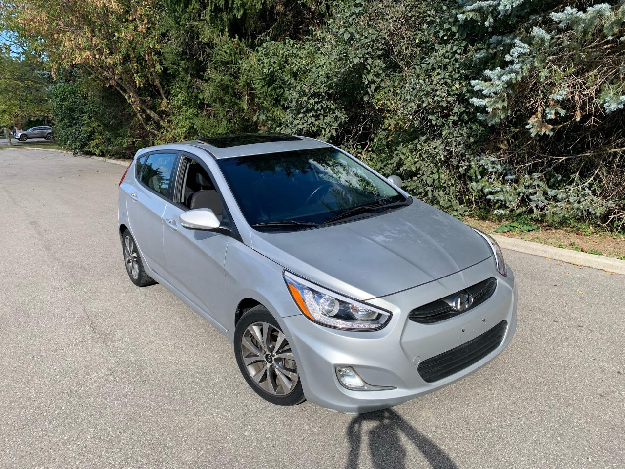 2016 Hyundai Accent GLS-AUTO/MOONROOF-1 LOCAL OWNER! NO INSUR. CLAIMS! Photo4