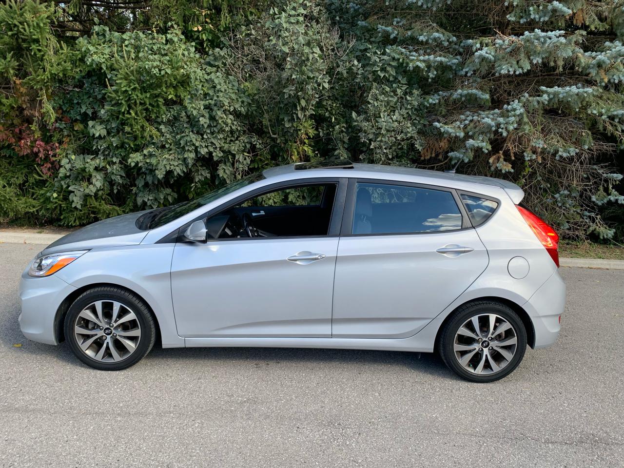 2016 Hyundai Accent GLS-AUTO/MOONROOF-1 LOCAL OWNER! NO INSUR. CLAIMS! - Photo #13
