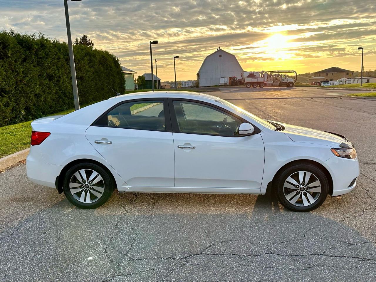 2013 Kia Forte EX / Sunroof (Safety Certified ) - Photo #12