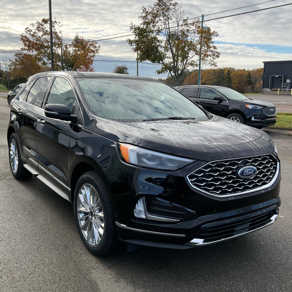 2024 Ford Edge Titanium Photo2