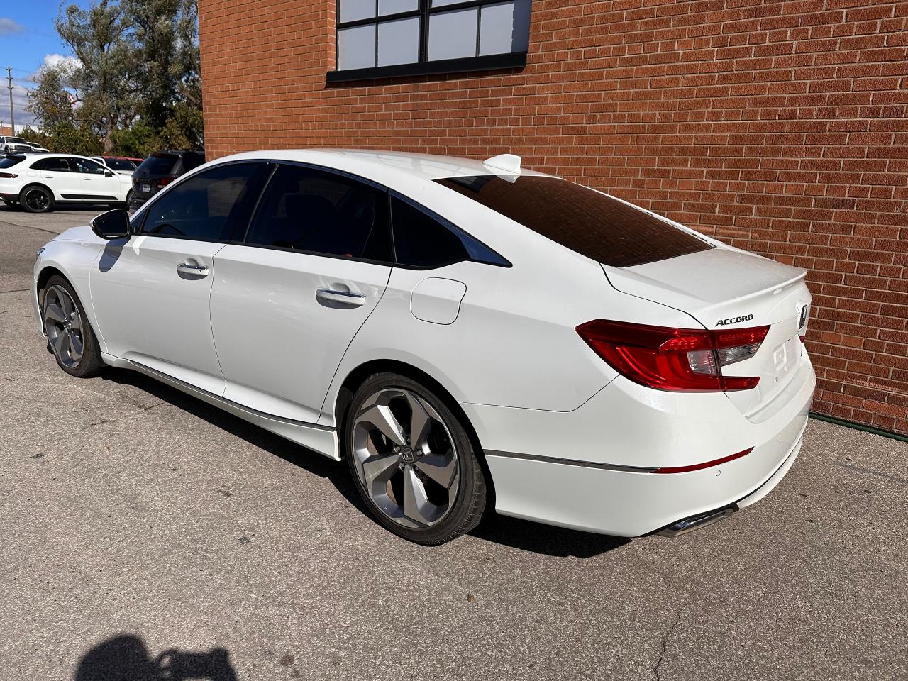 2018 Honda Accord Touring, Navigation, Leather, Sunroof, Certified - Photo #6