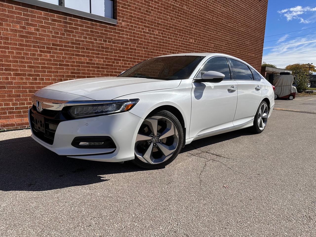 2018 Honda Accord Touring, Navigation, Leather, Sunroof, Certified Photo4