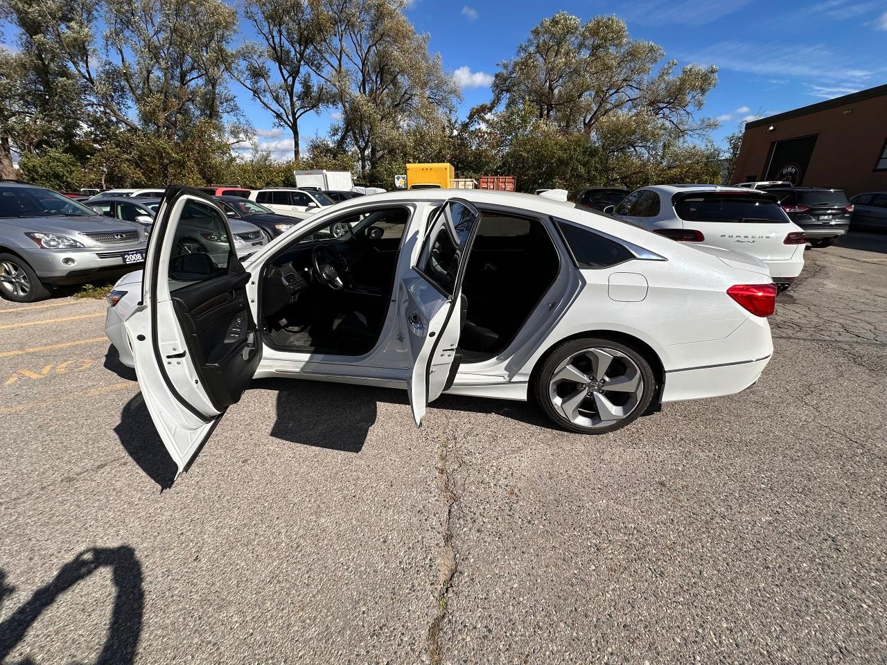 2018 Honda Accord Touring, Navigation, Leather, Sunroof, Certified - Photo #16