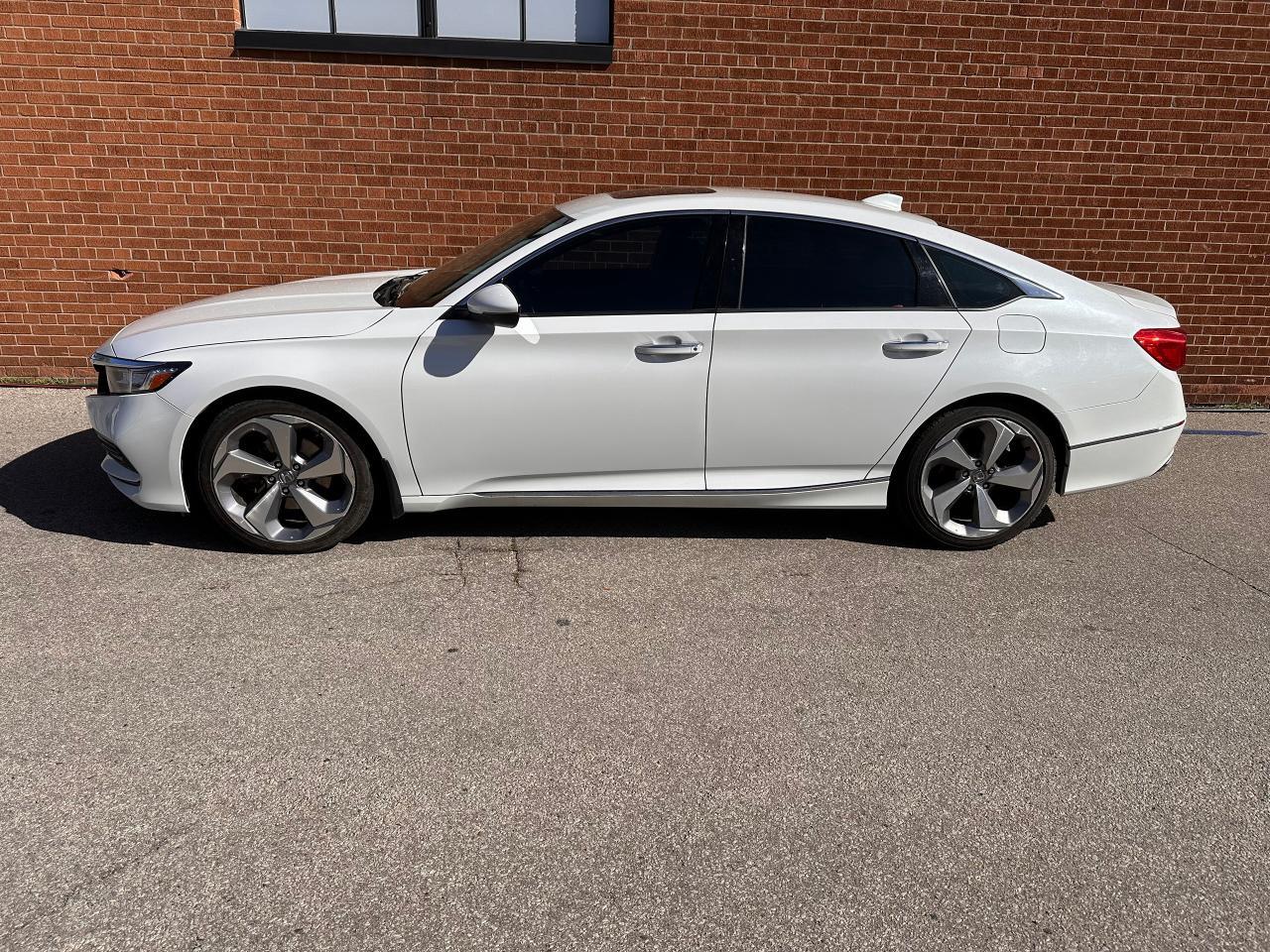 2018 Honda Accord Touring, Navigation, Leather, Sunroof, Certified Photo