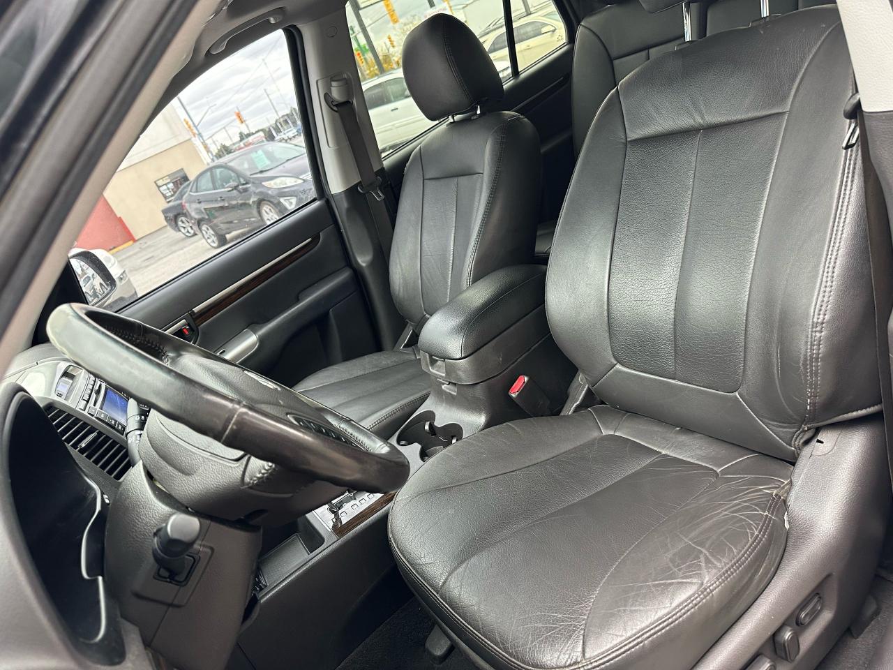 2011 Hyundai Santa Fe LIMITED Photo2