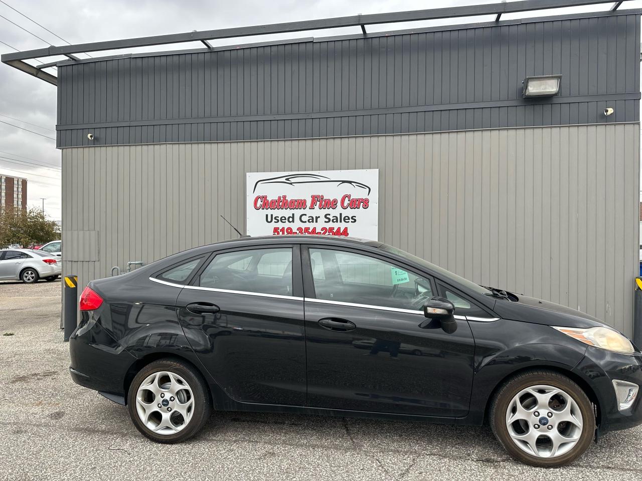 2011 Ford Fiesta SEL Photo2