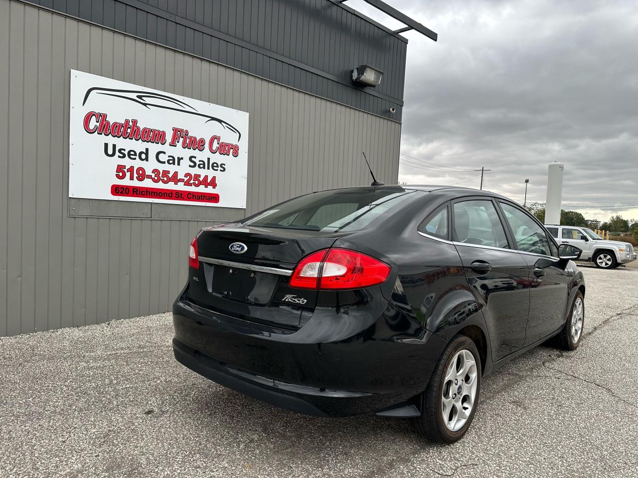 2011 Ford Fiesta SEL Photo4