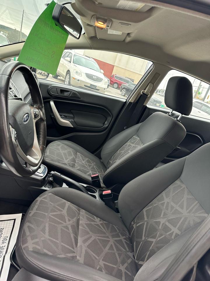 2011 Ford Fiesta SEL Photo