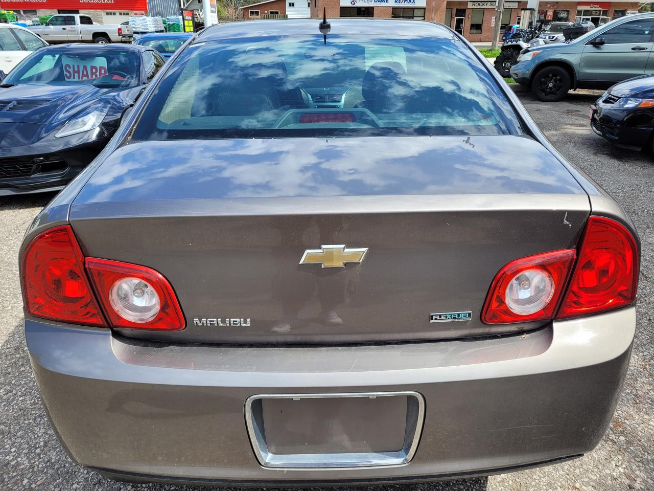 2010 Chevrolet Malibu LS 4dr Sdn Clean CarFax Financing Trades Welcome! - Photo #4
