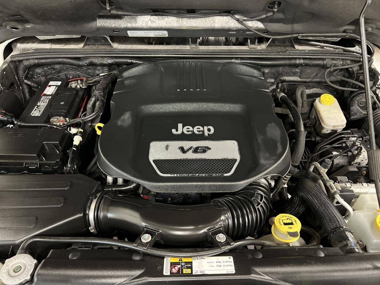 2014 Jeep Wrangler Unlimited SAHARA 4DR | DUAL TOP | LOW KMS! | NAV | RMT START Photo