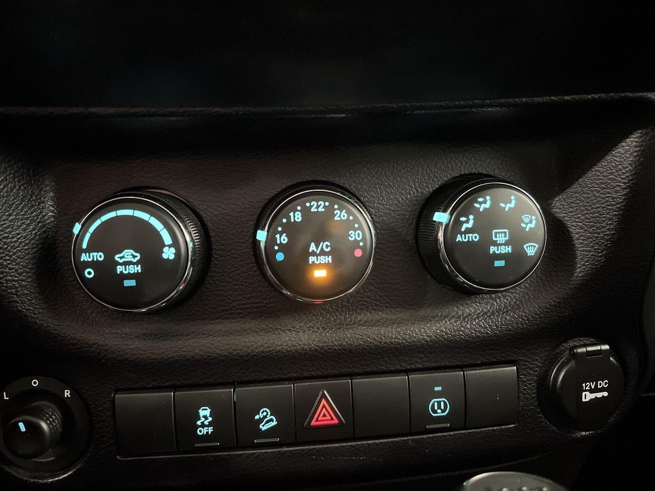 2014 Jeep Wrangler Unlimited SAHARA 4DR | DUAL TOP | LOW KMS! | NAV | RMT START Photo