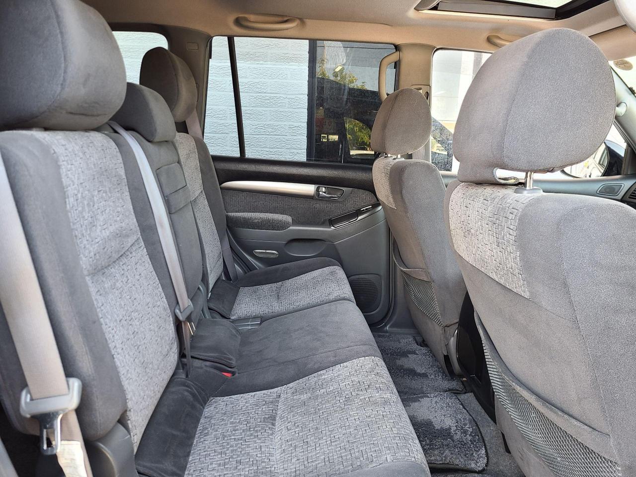 2004 Toyota Land Cruiser Prado TX - JAPAN IMPORT|LOW KM|8 PASSENGER|4WD - Photo #11