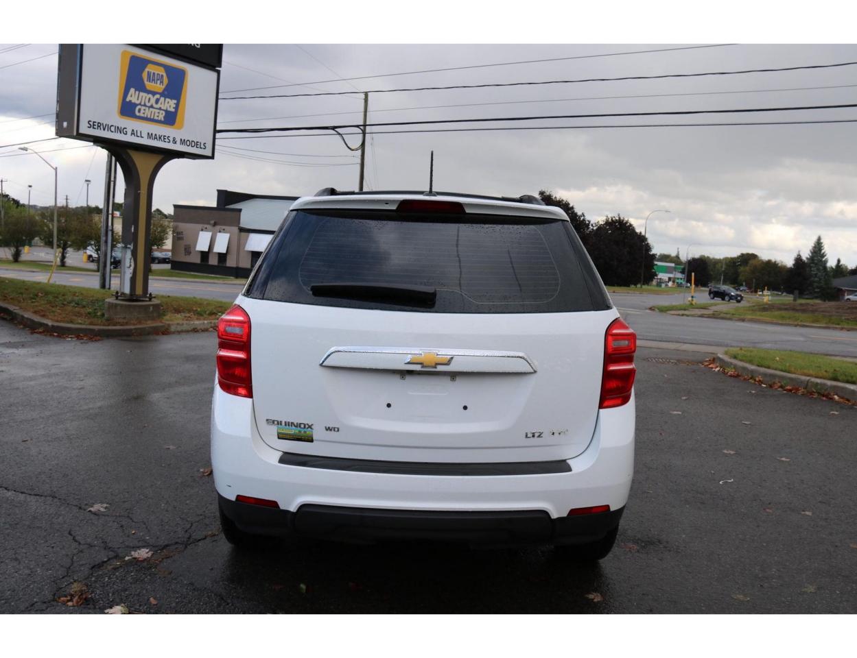 2017 Chevrolet Equinox AWD - Photo #8