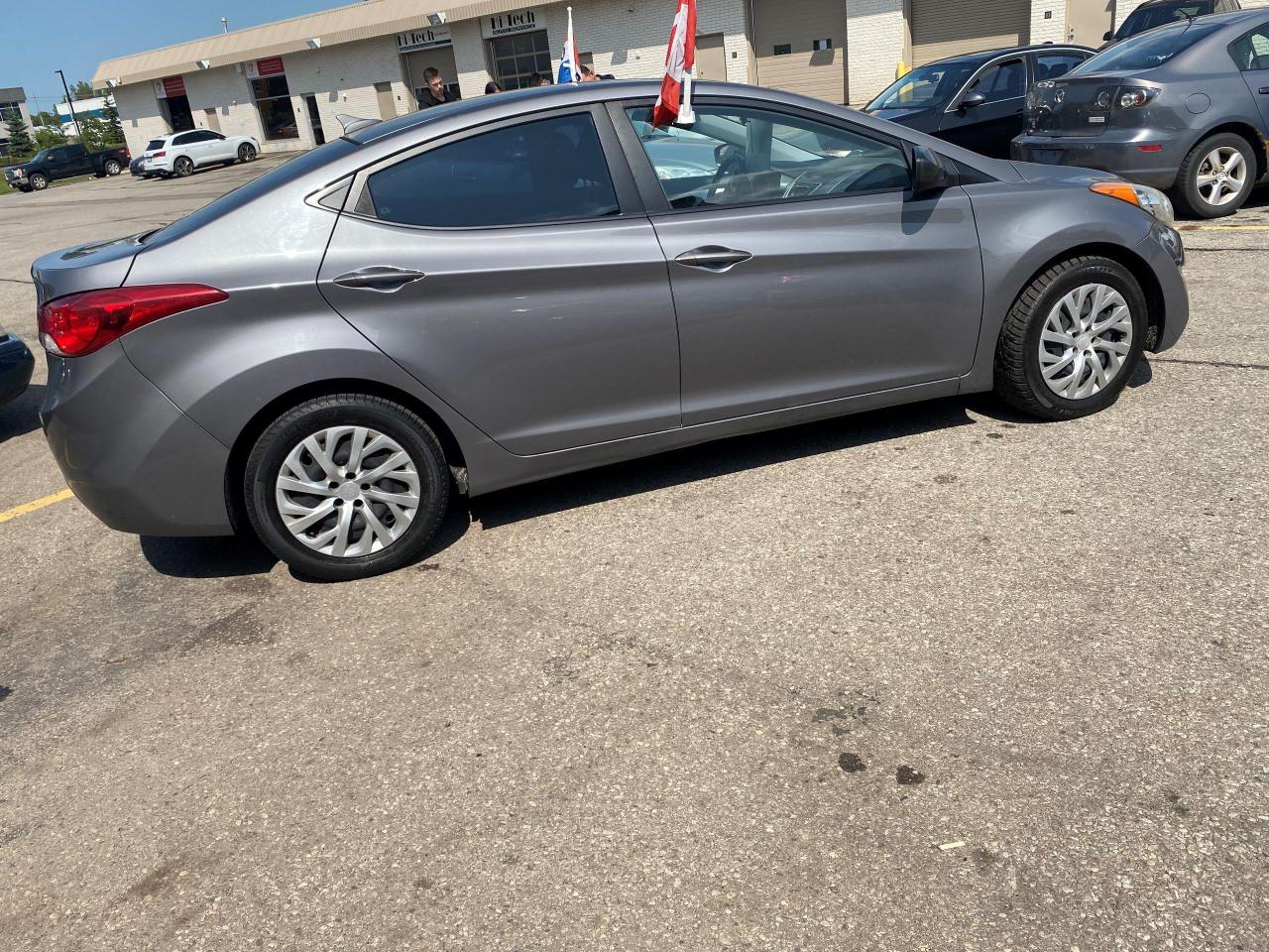 2012 Hyundai Elantra  - Photo #5