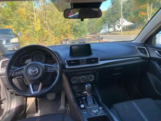 2018 Mazda MAZDA3 GS with Sunroof - Photo #9