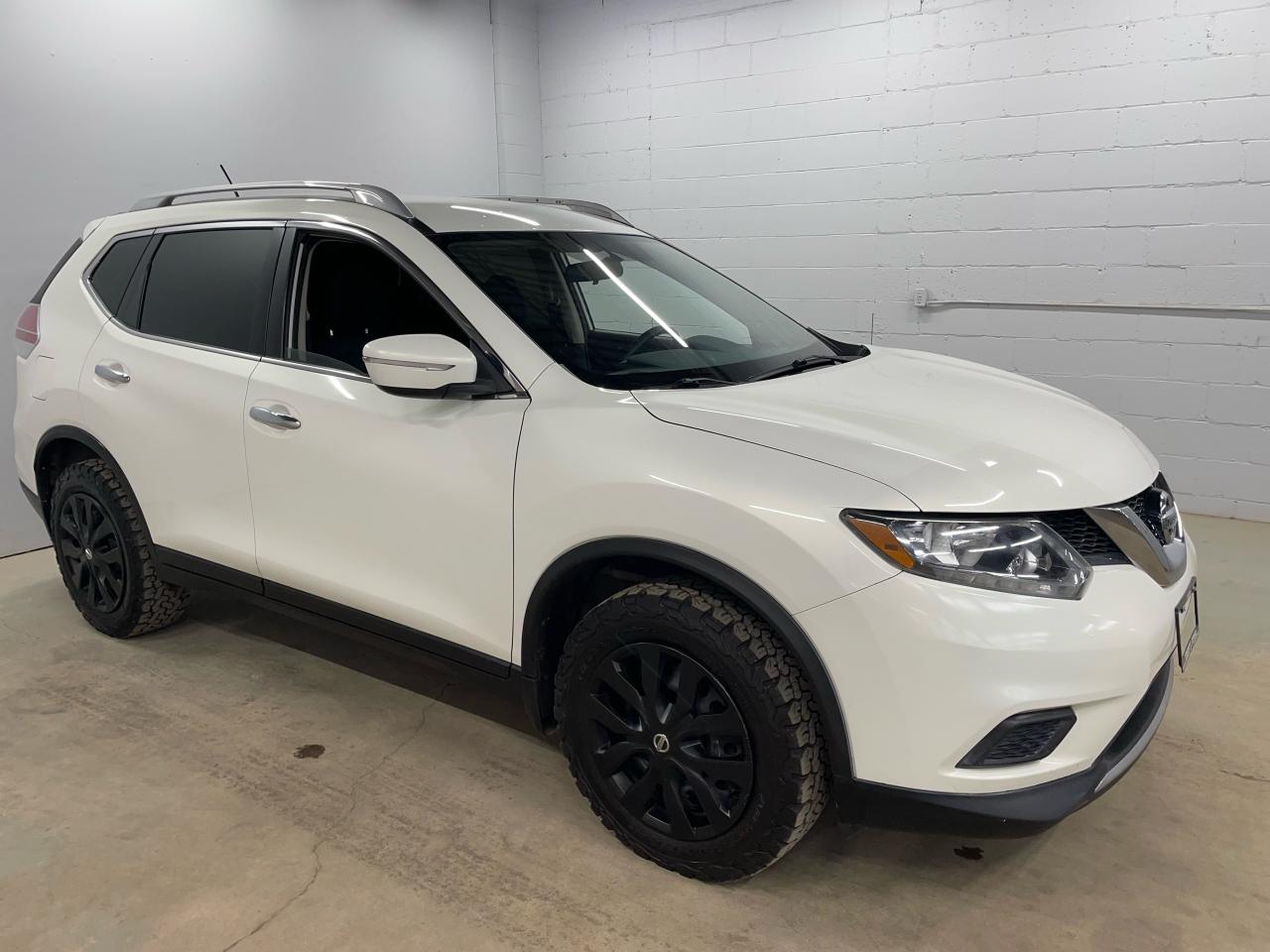 2014 Nissan Rogue S Photo1
